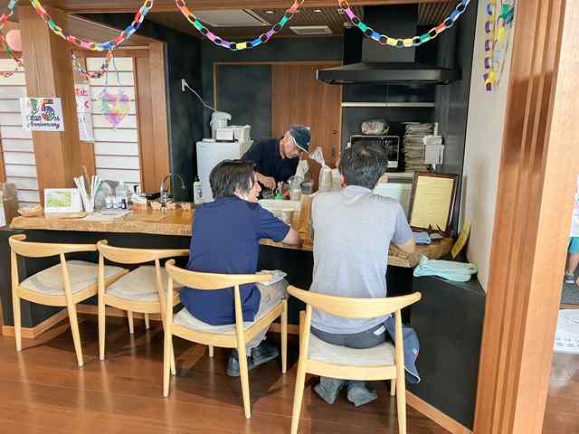 cafe七十二候さんのコーヒーを楽しむご来場者の様子